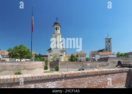 Blick auf die Zitadelle Alba-Carolina an einem sonnigen Sommertag in Alba Iulia, Rumänien, Europa Stockfoto