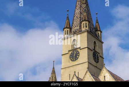 Der lutherischen Kathedrale der Heiligen Maria, der bekannteste gotische Kirche in Hermannstadt, die im 14. Jahrhundert auf den anderen 12. gebaut wurde - Stockfoto