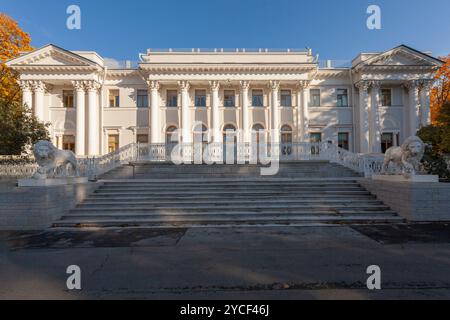 Sommerpalast auf der Insel Elagin in Sankt Petersburg, Russland. Stockfoto