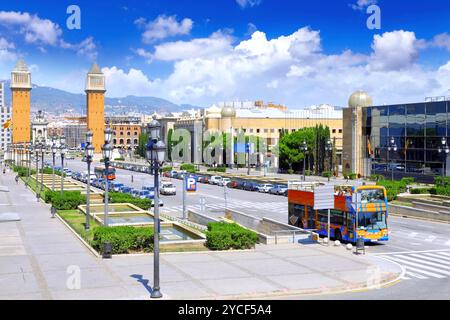 Placa De Espanya, Barcelona. Blick auf Barcelona Stadt vom Berg Tibidabo. Stockfoto