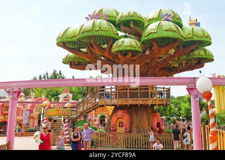 PORT AVENTURA, Spanien-SEPT, 06:Amusement in Spanien in der Nähe von Port Aventura Salou - Park. Eines der größten Parks in Europa. 6. September 2014 Veranstaltung im Hafen Stockfoto