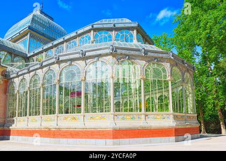 Madrid, Spanien - Juni 05, 2017: Crystal Palace (Palacio de Cristal) in Buen del Retiro Park (Parque del Retiro) in Madrid, Spanien. Stockfoto