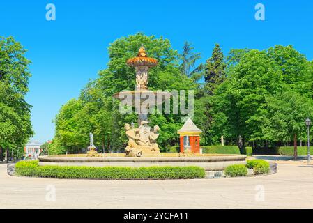 Brunnen Artischocke Brunnen (Fuente de la Alcachofa) in Buen Retiro Park - die größte und schönste der Madrider Parks. Spanien. Stockfoto