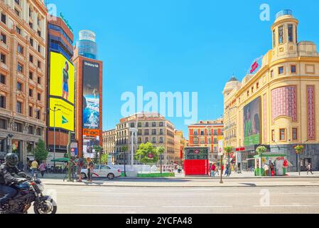 Madrid, Spanien - Juni 05, 2017: Kinos Callao (Cine-sequenzen Callao) auf der Gran Via in Madrid, am Tag Zeit, Gran über Straße - die wichtigsten Einkaufs-und finanziellen Stockfoto