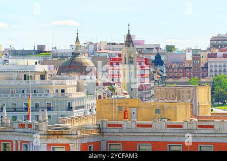 Blick von oben auf die Hauptstadt von Spanien und der Stadt Madrid. Eine der schönsten Städte der Welt. Stockfoto