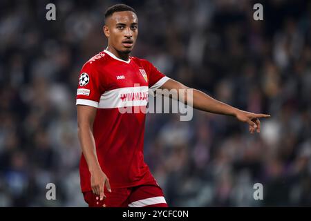 Turin, Italien. 22. Oktober 2024. Jamie Leweling vom VfB Stuttgart gibt Gesten während des Fußballspiels der UEFA Champions League 2024/25 zwischen Juventus FC und VfB Stuttgart. Quelle: Nicolò Campo/Alamy Live News Stockfoto