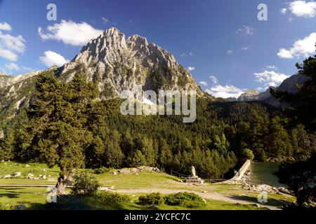 Das Gebirge der Els Encantats im Nationalpark Aigüestortes i Estany de Sant Maurici, Katalonien, Spanien, Europa Stockfoto