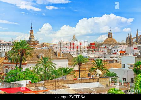 Panoramablick über die Stadt Sevilla von der Aussichtsplattform Tower von Gold (Torre del Oro). Spanien. Stockfoto