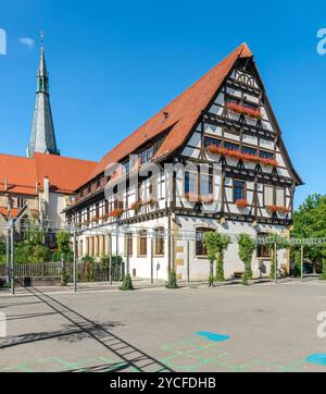 Deutschland, Baden-Württemberg, Dettingen an der Erms, Fachwerkgiebel am Dettinger Schlössle, heute Rathaus Stockfoto