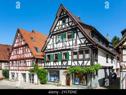 Deutschland, Baden-Württemberg, Dettingen an der Erms, Fachwerkhäuser in der Metzinger Straße Stockfoto