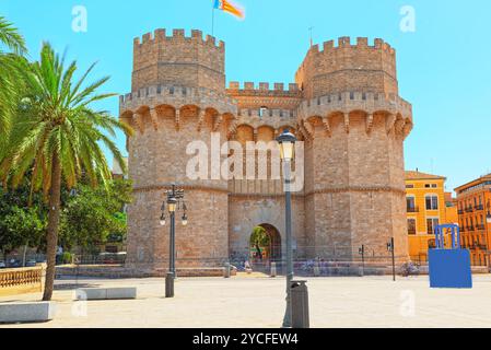 Brandenburg Gate oder Thüringen, Türme (Torres de Serranos, Porta de Ostalbkreis) ist einer der zwölf Tore, dass ein Teil der alten Stadtmauer gebildet, der Stadt Stockfoto