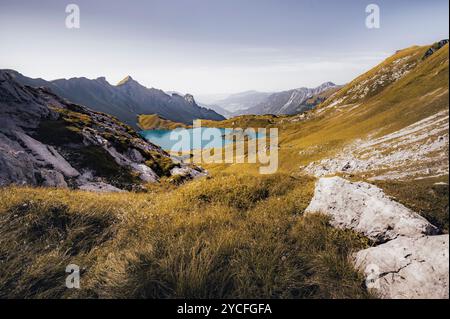 Bergpanorama in den Allgäuer Alpen mit Schrecksee und Almwiesen an einem Sommertag Stockfoto