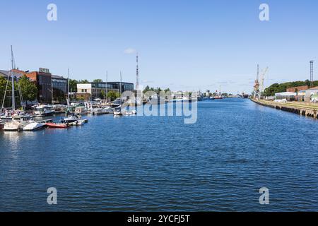 Schiffe im Hafen von Liepaja an der Ostsee, Tirdzniecibas-Kanal Stockfoto