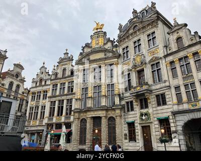 Die barocken Gildensäle des Grand-Place. Stadt Brüssel, Region Brüssel-Hauptstadt, Belgien. Juni 2023. Stockfoto