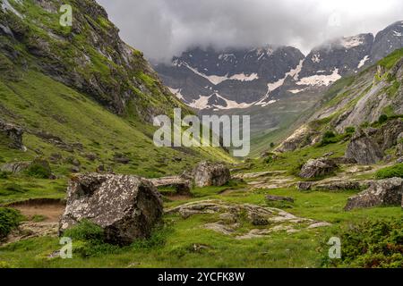 Das Becken des Cirque d'Estaube in den Pyrenäen bei Gavarnie-Gedre, Frankreich, Europa Stockfoto