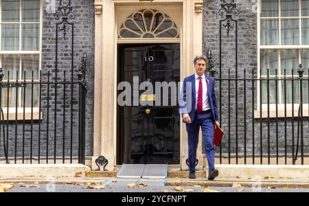 Ed Miliband, Staatssekretär für Energiesicherheit und Net Zero, in der Downing Street zu einer Kabinettssitzung. Stockfoto
