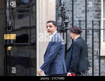 Anas Sarwar, Vorsitzender der schottischen Labour Party, in der Downing Street 10, zu einem Treffen mit Keir Starmer. Stockfoto