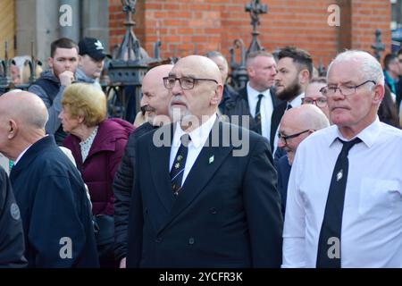 Belfast, Vereinigtes Königreich 23/10/2024 Begräbnisprozession von Roy Walsh. Roy Walsh diente als Freiwilliger für die Provisorische IRA und wurde für seine Beteiligung am Bombenanschlag von Old Bailey in Belfast Northern Ireland im Jahr 1973 verurteilt Credit:HeadlineX/Alamy Live News Stockfoto