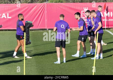 Girona, Spanien, 23. Oktober 2024 - England Backs trainiert im Elite Männer England Rugby Trainingscamp Camiral Wellness Club, Girona Credit: Howard Sayer/Alamy Live News Stockfoto