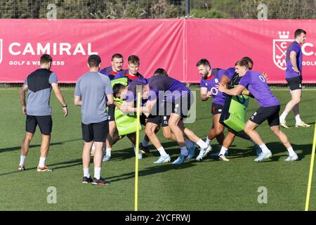 Girona, Spanien, 23. Oktober 2024 - England Backs trainiert im Elite Männer England Rugby Trainingscamp Camiral Wellness Club, Girona Credit: Howard Sayer/Alamy Live News Stockfoto