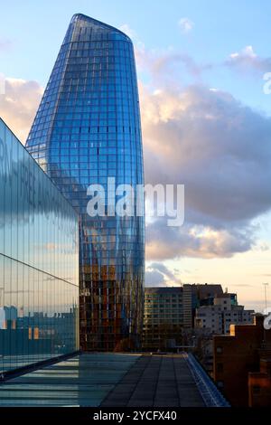 Blackfriars Wolkenkratzer, bekannt als der Boomerang oder die Mumie oder die Vase Stockfoto