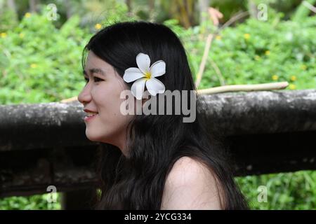 'Floating Market Thailand' Porträt eines wunderschönen lächelnden Mädchens in Bangkok Asien Stockfoto