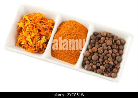 Gewürze. Mischung verschiedener trockener Kräuter Stockfoto