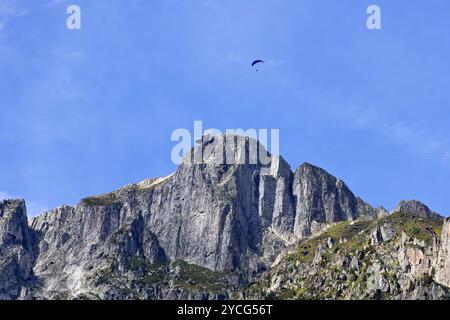 Gleitschirmfliegen über Le Brevent, Chamonix-Mont-Blanc, Frankreich Stockfoto