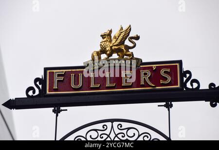 London, Großbritannien. Oktober 2024. Ein Schild in einem Fuller's Pub in Central London. Quelle: Vuk Valcic/Alamy Stockfoto