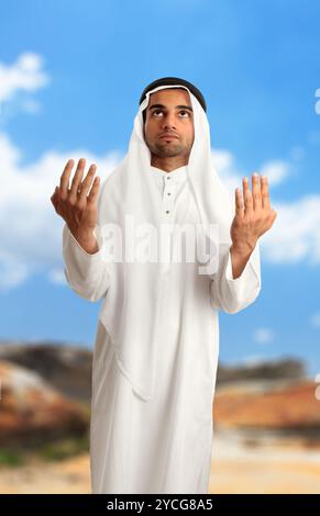 Orientalische Arabische Mann mit ausgestreckten Armen Stockfoto