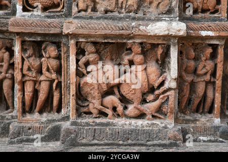 Terrakotta-Paneel der Jora Mandir. Baidyapur. East Burdwan, West Bengalen, Indien. Stockfoto