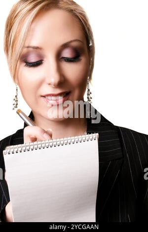 Schöne Frau, die Diktate nimmt Stockfoto