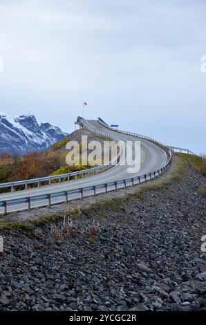 Storseisundbrua, eine Brücke auf der Atlantikstraße in mehr og Romsdal County in Norwegen. Stockfoto