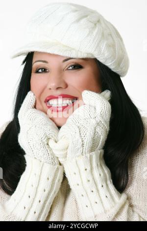Frau in einem großen, kuscheligen Pullover Stockfoto