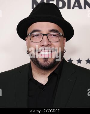 Clayton Davis kommt bei der 4. Jahresfeier des Latino Cinema and Television der Critics Choice Association, die am Dienstag im ägyptischen Theater in Hollywood stattfindet. Oktober 2024. (Foto: Sthanlee B. Mirador/SIPA USA) Stockfoto