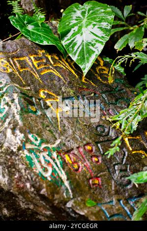 Buddhistischer Gebetstein mit Mantra Stockfoto