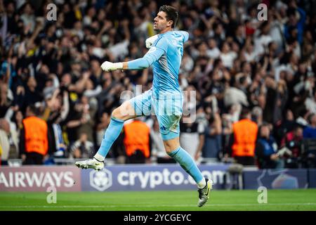 Thibaut COURTOIS von Real Madrid feiert am 22. Oktober 2024 im Santiago Bernabeu Stadion in Madrid, Spanien, während des UEFA Champions League, League Phase MD3-Fußballspiels zwischen Real Madrid und Borussia Dortmund Stockfoto