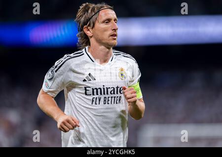 Madrid, Madrid, Spanien. Oktober 2024. Luka Modric von Real Madrid CF, der am 22. Oktober 2024 im spanischen Estadio Santiago Bernabeu während des MD3-Spiels der UEFA Champions League 2024/25 zwischen Real Madrid CF und Borussia Dortmund zu sehen war. (Kreditbild: © Alberto Gardin/ZUMA Press Wire) NUR REDAKTIONELLE VERWENDUNG! Nicht für kommerzielle ZWECKE! Stockfoto