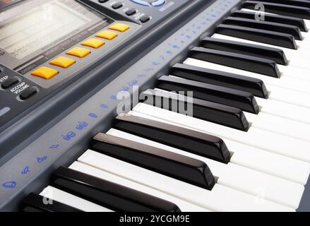 Tasten eines Musikinstruments. Synthesizer. Stockfoto