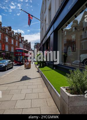 London - 06 15 2022: Blick auf die Pimlico Rd Stockfoto