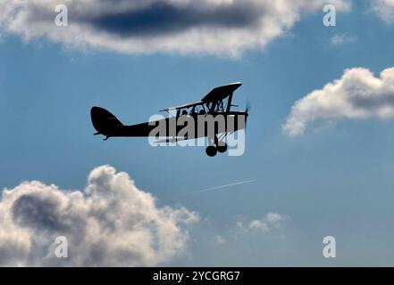 Tiger Moth BI-Flugzeug im IWM Duxford Aircraft Museum, Cambridgeshire, East Anglia, Südosten Englands, Großbritannien Stockfoto