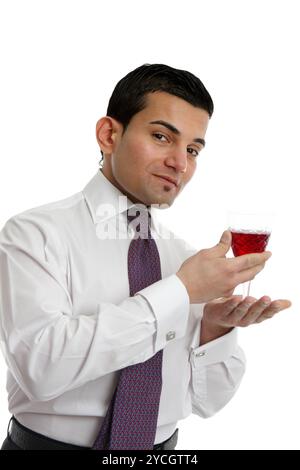 Ein Mann, der ein Glas Wein präsentiert Stockfoto