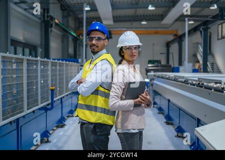 Porträt einer Managerin Ingenieurin und Industriearbeiterin in der Fabrikfabrik. Stockfoto