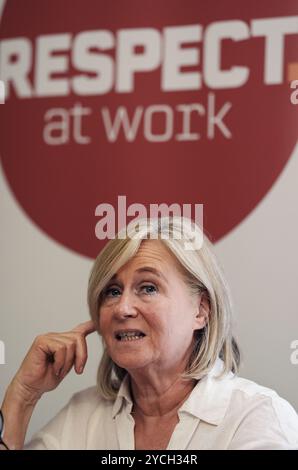 Sharon Gill, ehemaliger Callcenter-Mitarbeiter von 999, sprach bei der Vorstellung eines Berichts über gewerkschaftsbrüche in Irland im Buswells Hotel in Dublin. Bilddatum: Mittwoch, 23. Oktober 2024. Stockfoto