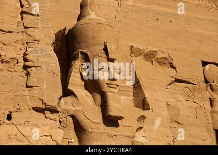 Detail aus dem in den Felsen gehauenen Großen Tempel von Ramesses II in Abu Simbel, Assuan, Ägypten. Stockfoto