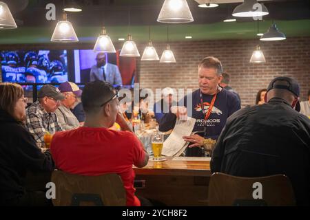 Denver, Colorado: Bar und Restaurant am Denver International Airport (DEN). Stockfoto