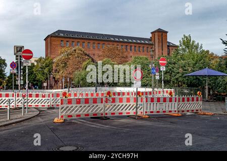 Brückensanierung Hobrechtbrücke über den Landwehrkanal in Berlin. Absperrung, Baustelle, Sanierung Brücken, Aktuelles, Berlin-Kreuzberg Stockfoto