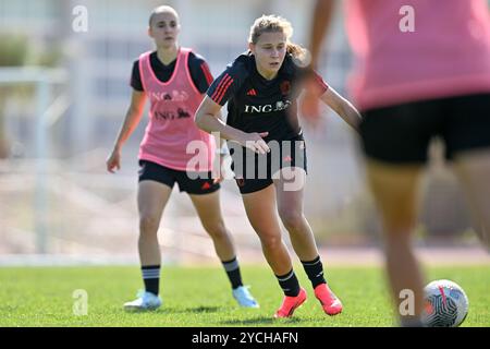 Heraklion, Griechenland. Oktober 2024. Jarne Teulings (18) aus Belgien, die während des Spieltags-2-Trainings vor einem Spiel zwischen den Nationalmannschaften Griechenlands und Belgiens im ersten Play-off der UEFA-Qualifikationsrunde für Frauen 2023-24 am Mittwoch, den 23. Oktober 2024, in Heraklion, Griechenland, dargestellt wurde. Quelle: Sportpix/Alamy Live News Stockfoto