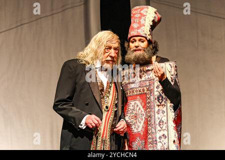 Dieter Hallervorden der Regierende Bürgermeister und Christiane Zander Esel und weitere, der Drache - Komödie mit Dieter Hallervorden, Berlin, Schlossparktheater Berlin, 23.10.2024, Stockfoto