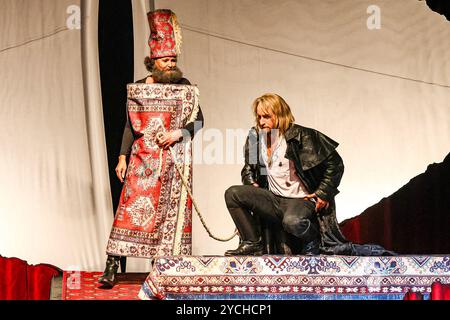 Christiane Zander Esel und weitere und Fabian Stromberger Lanzelot, der Drache - Komödie mit Dieter Hallervorden, Berlin, Schlossparktheater Berlin, 23.10.2024, Stockfoto